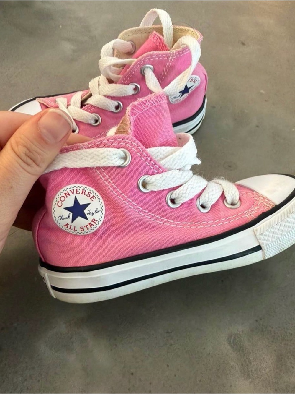 Baby CONVERSE Size 6 (22)